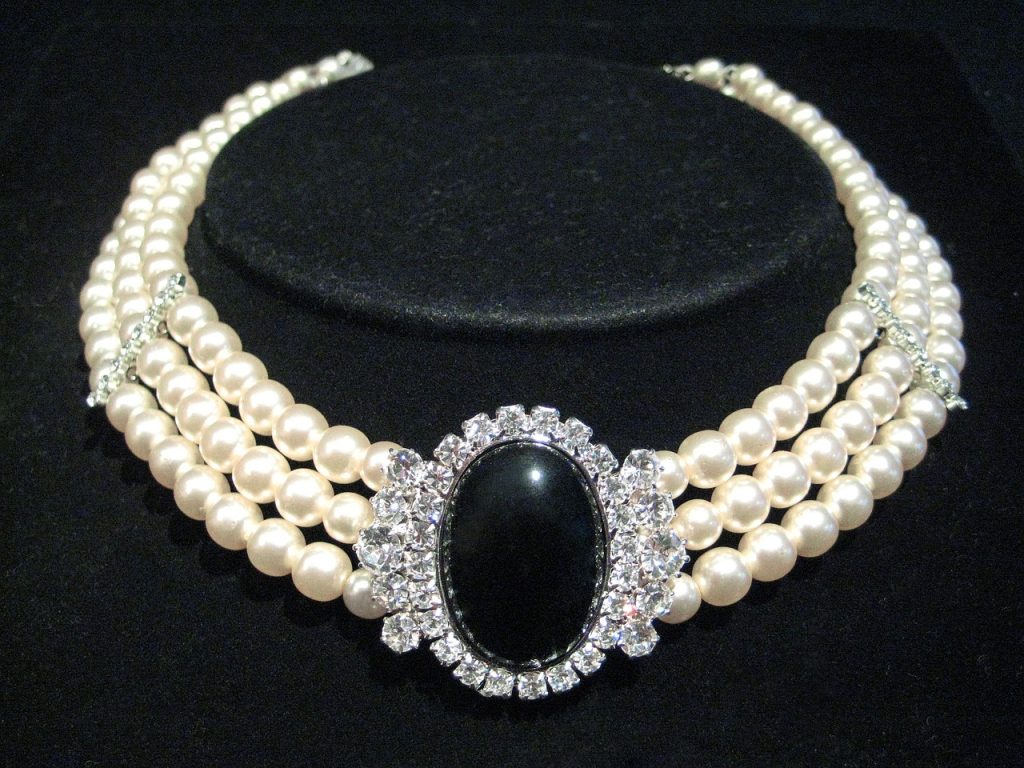 pearls, jewellery, chain-967179.jpg